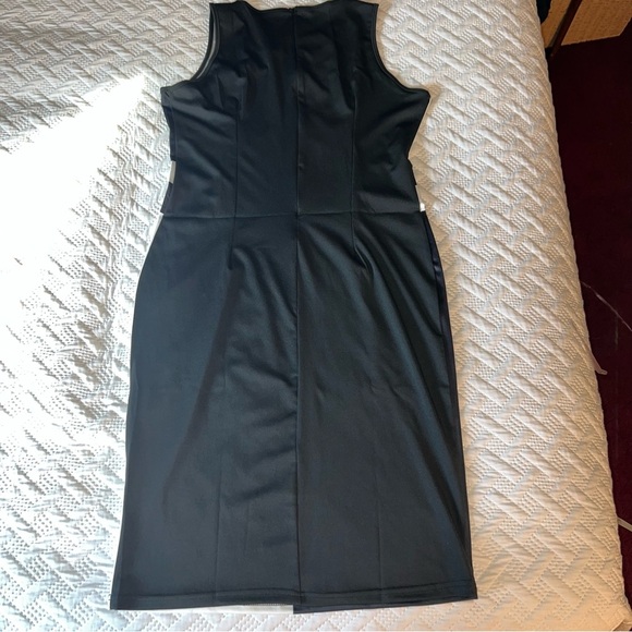 Black and White Sleeveless Dress - Picture 4 of 8